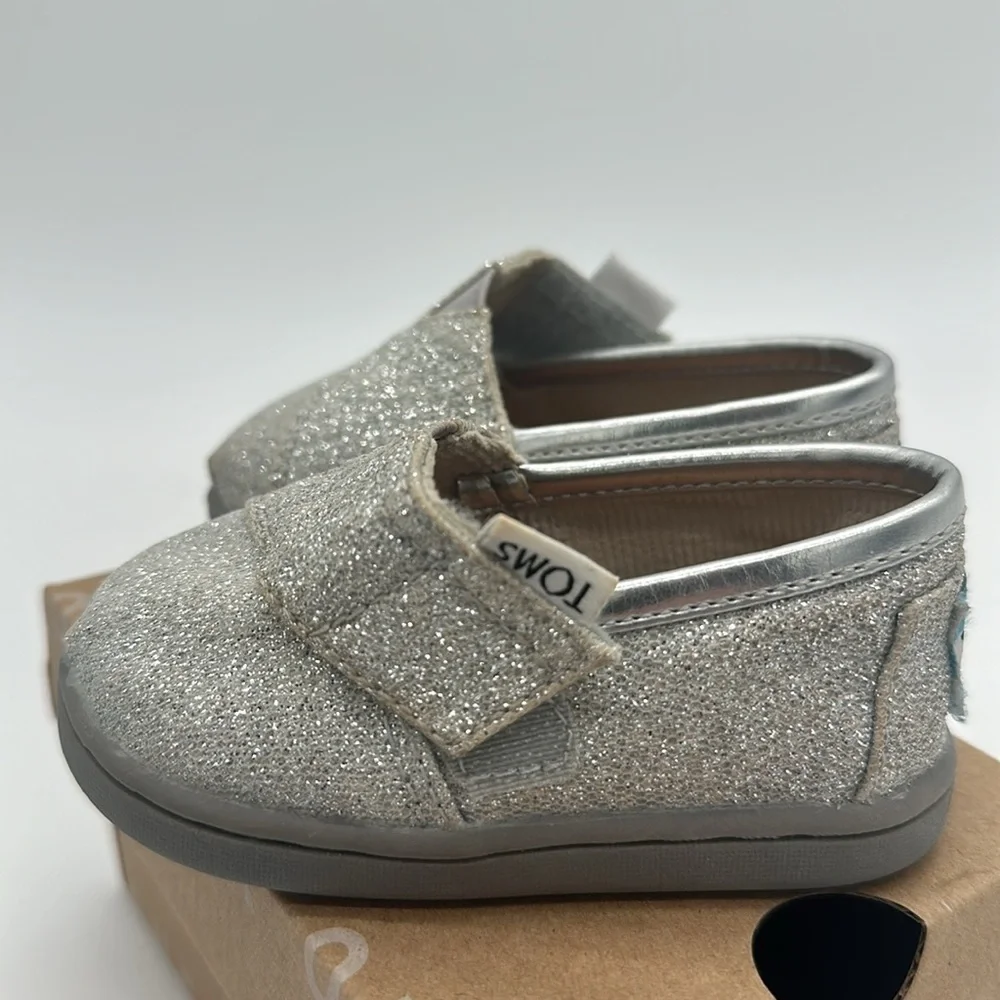 Toms Tiny Classic Silver Glimmer Girls Toddler Flats Toddler Size 4 With Box EUC